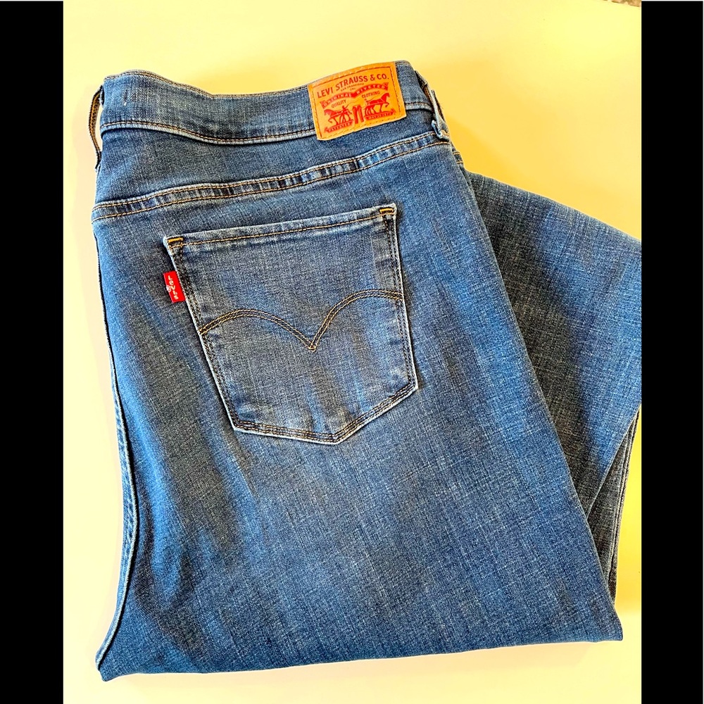 Women’s Levi’s 311 Shaping Skinny